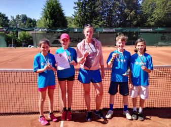Tennismannschaft 2016.jpg