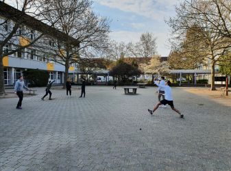 Speedracket im Pausenhof.jpg