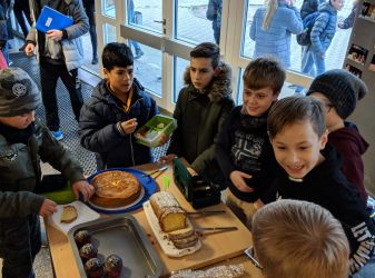 Kuchenverkauf 5c 2018_2.jpg